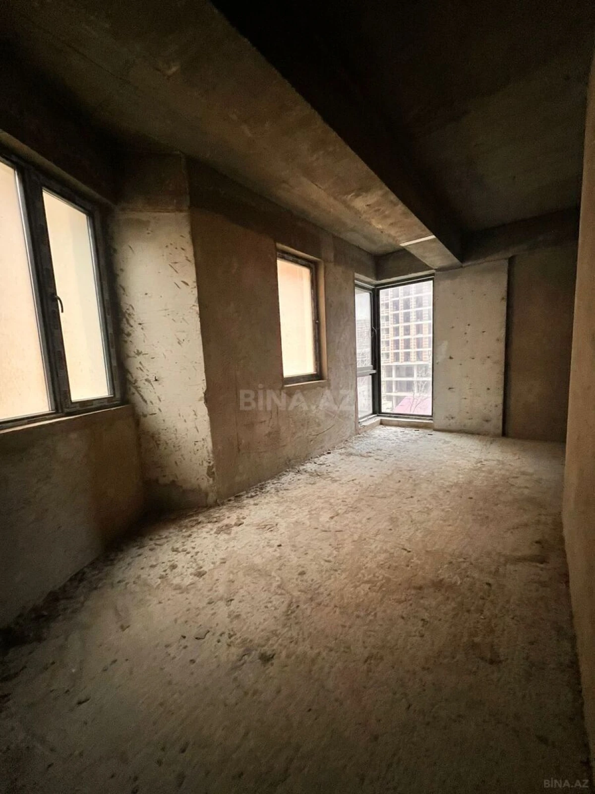 Satılır 4 otaqlı mənzil 150 m²