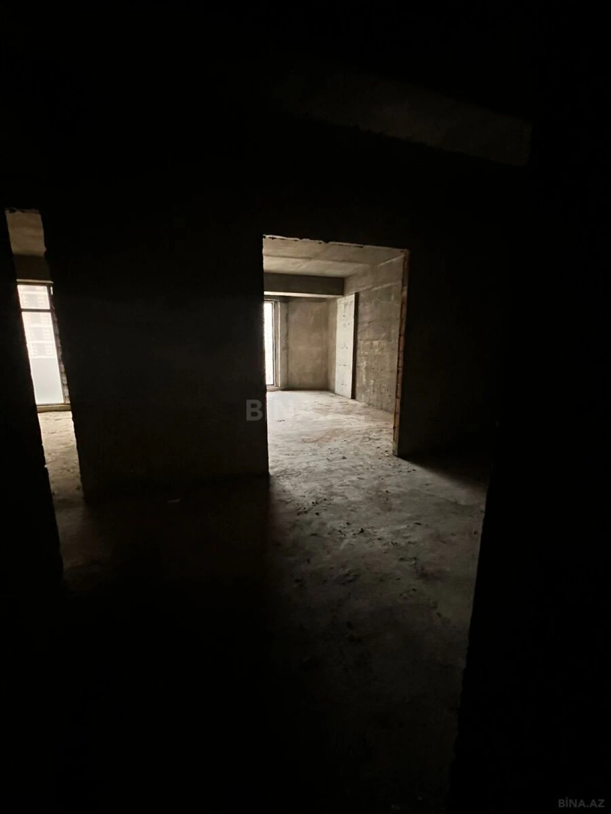 Satılır 4 otaqlı mənzil 150 m²