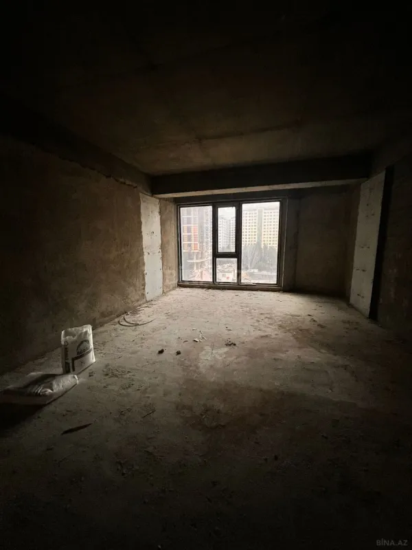 Satılır 4 otaqlı mənzil 150 m²