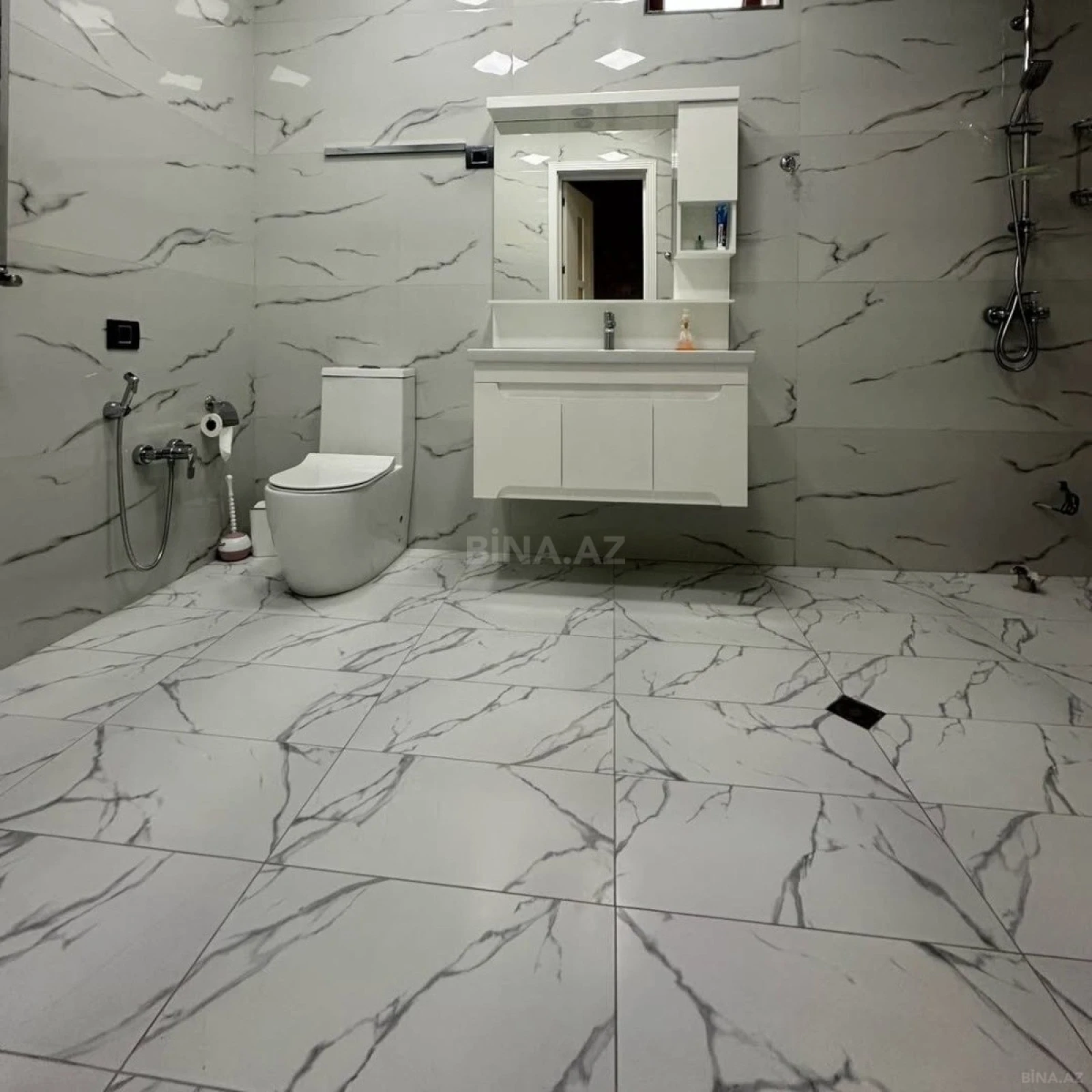 Kirayə verilir 8 otaqlı həyət evi 500 m²