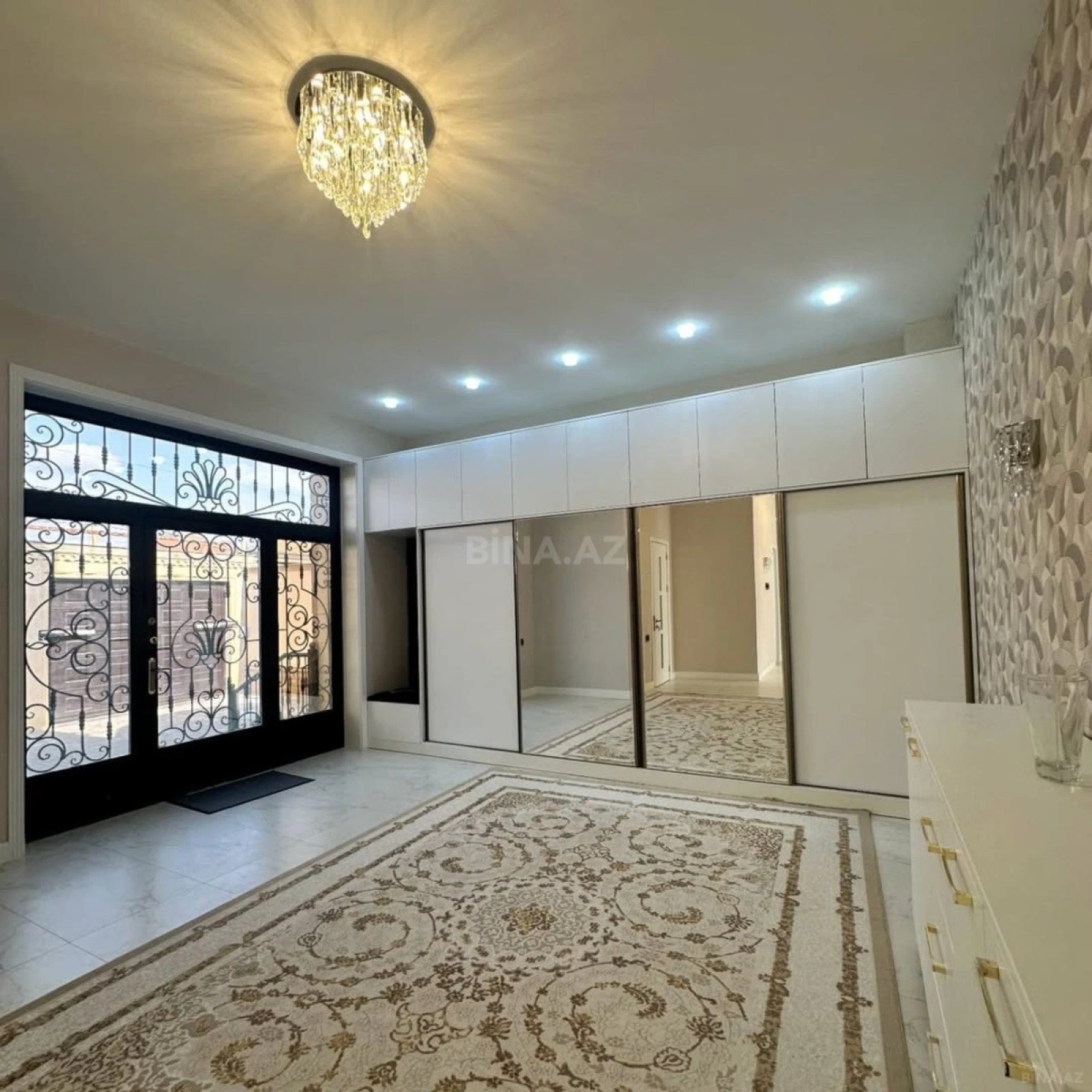 Kirayə verilir 8 otaqlı həyət evi 500 m²