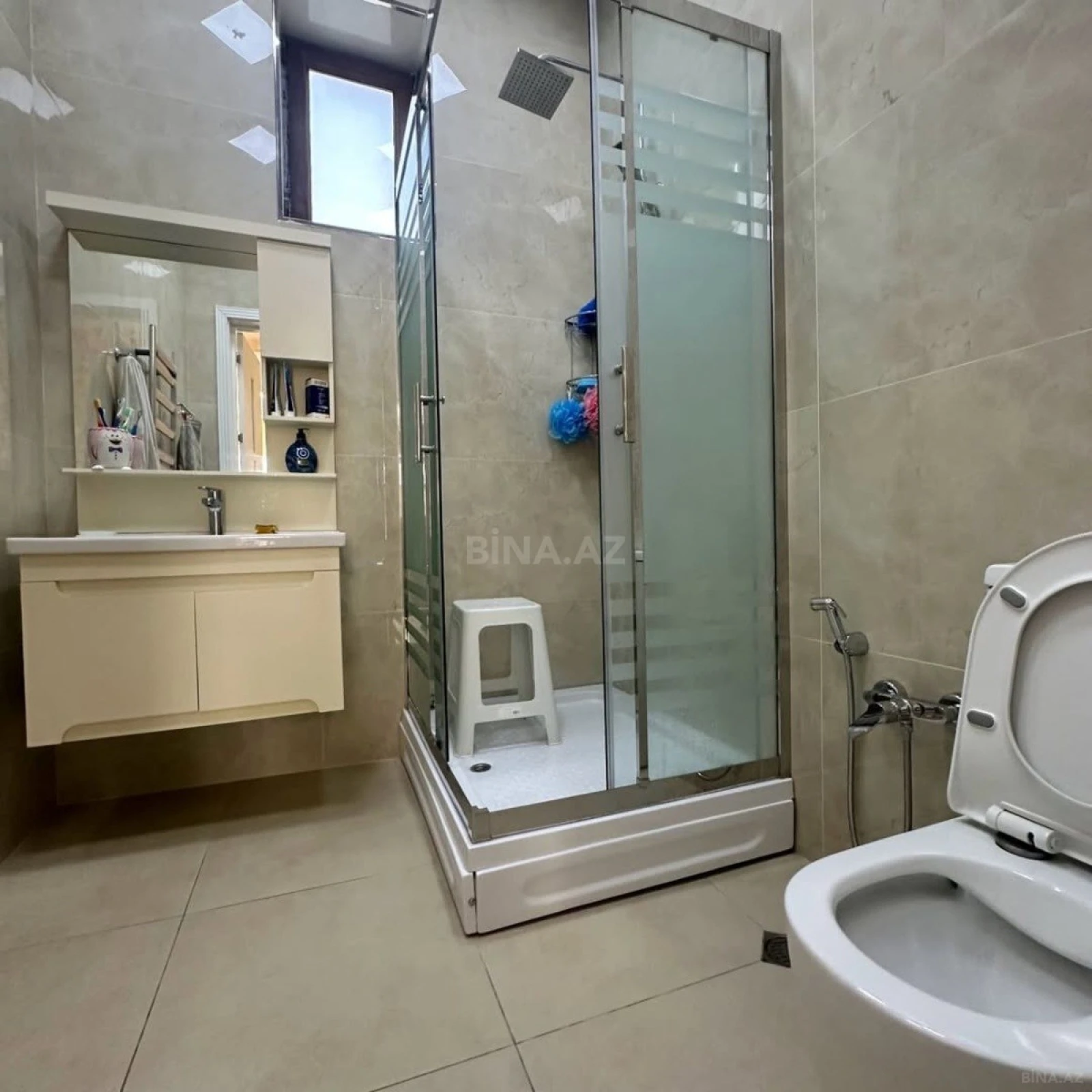 Kirayə verilir 8 otaqlı həyət evi 500 m²