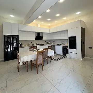 Kirayə verilir 8 otaqlı həyət evi 500 m²