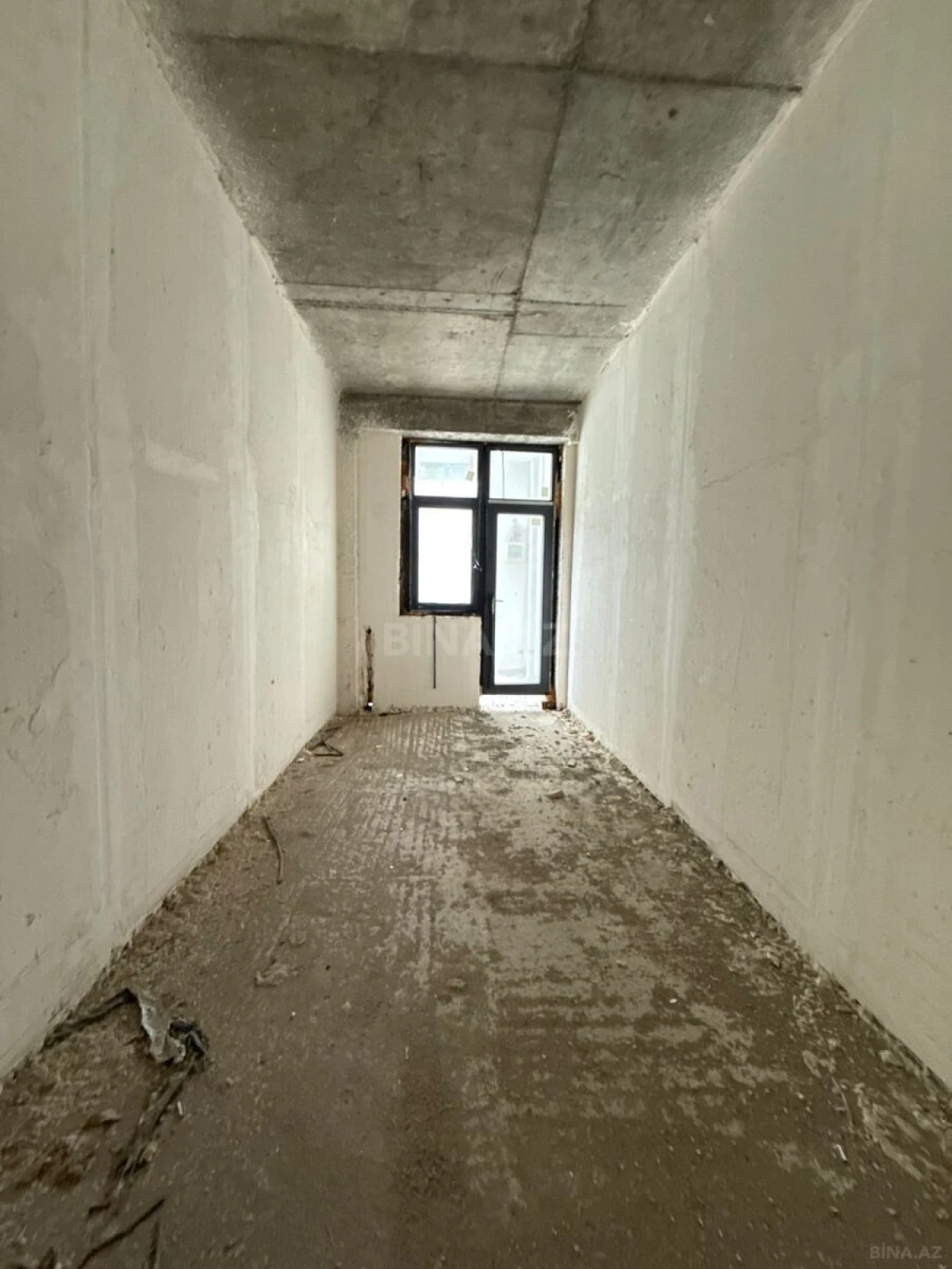 Satılır 3 otaqlı mənzil 121 m²