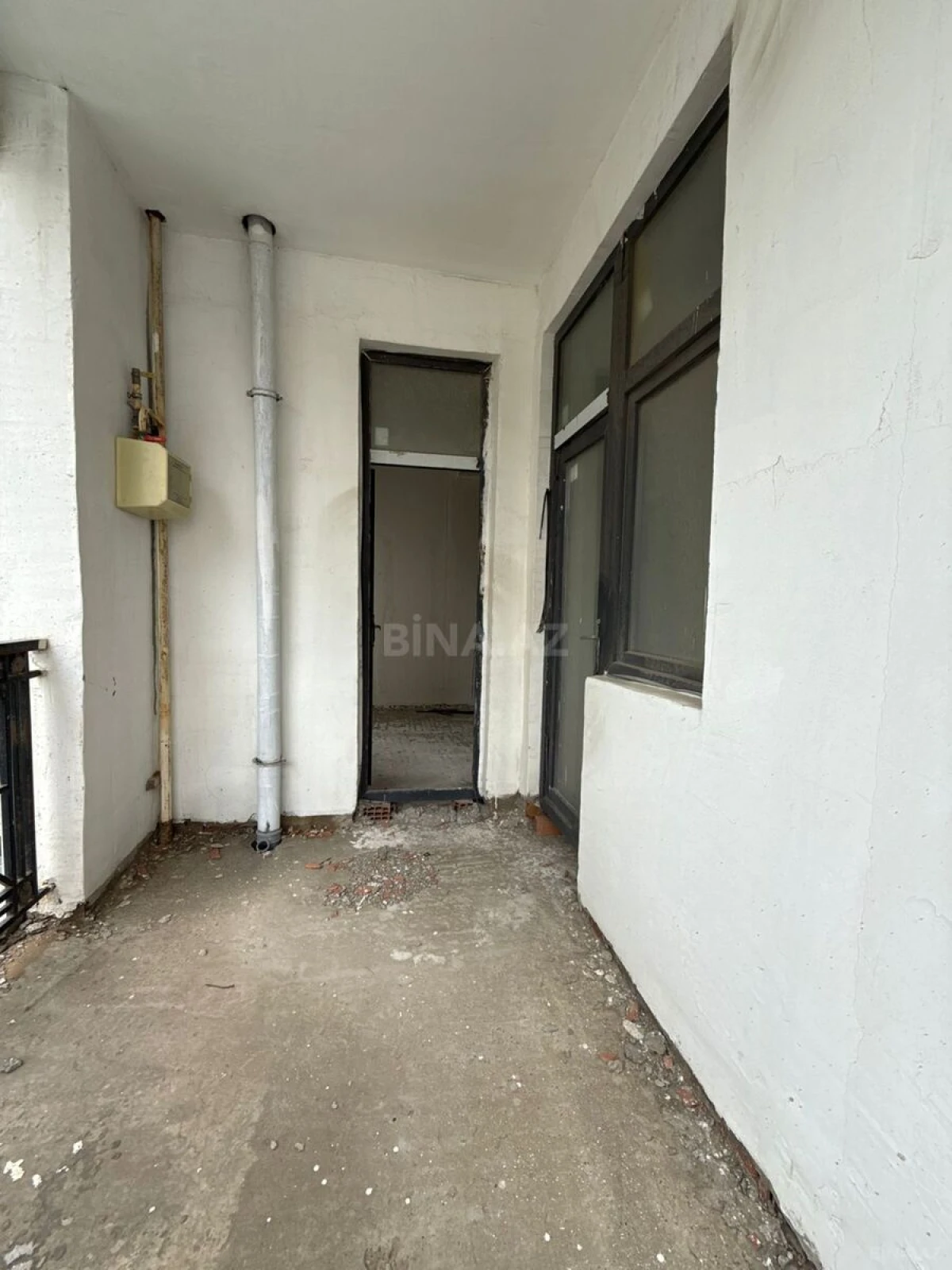 Satılır 3 otaqlı mənzil 121 m²