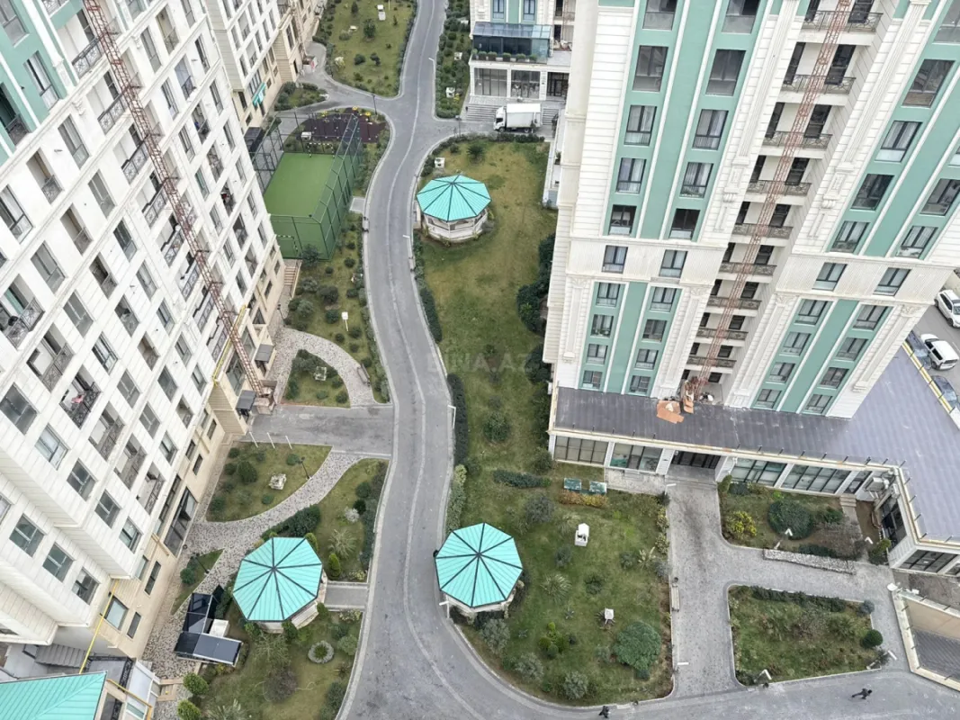 Satılır 3 otaqlı mənzil 121 m²