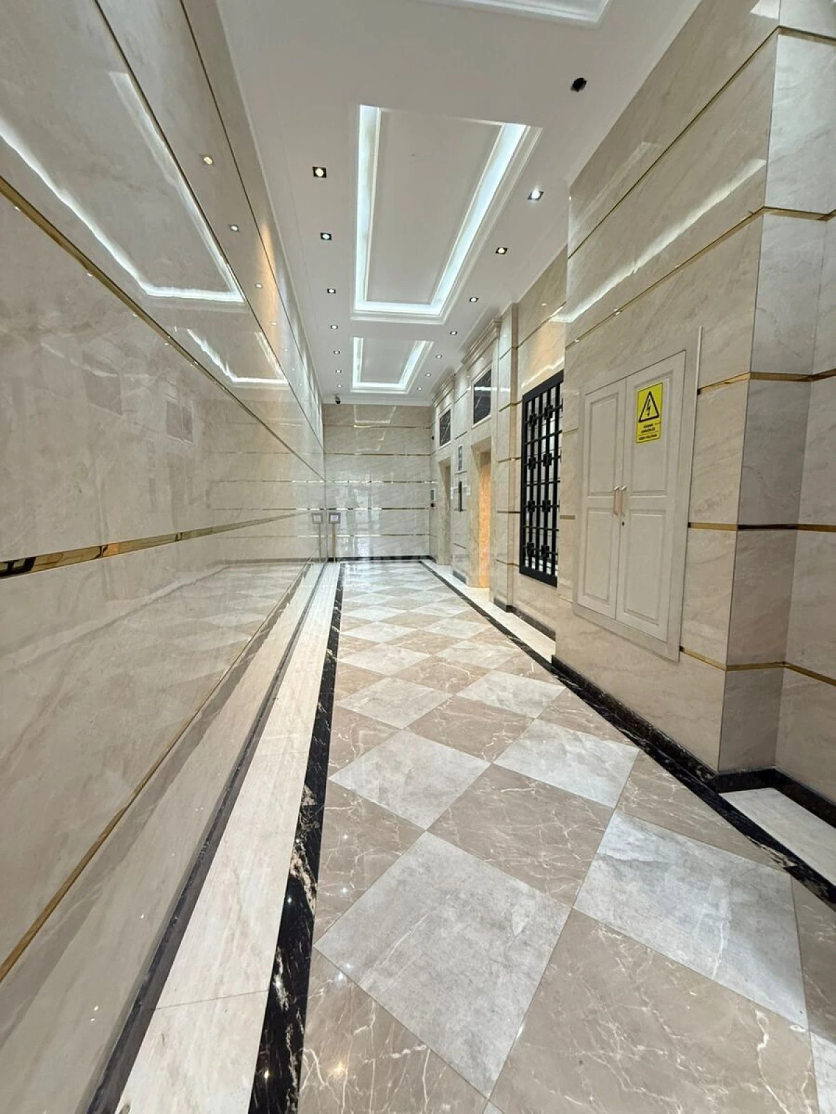 Satılır 3 otaqlı mənzil 121 m²