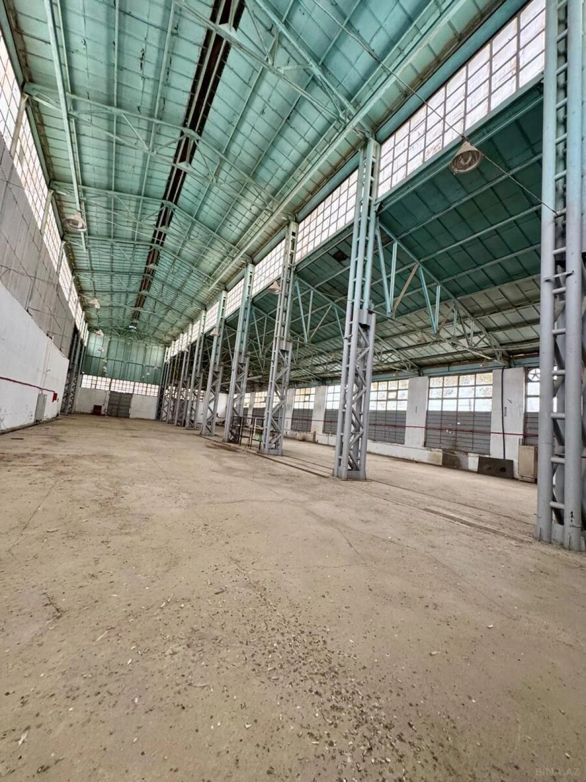 Kirayə verilir obyekt 1700 m²