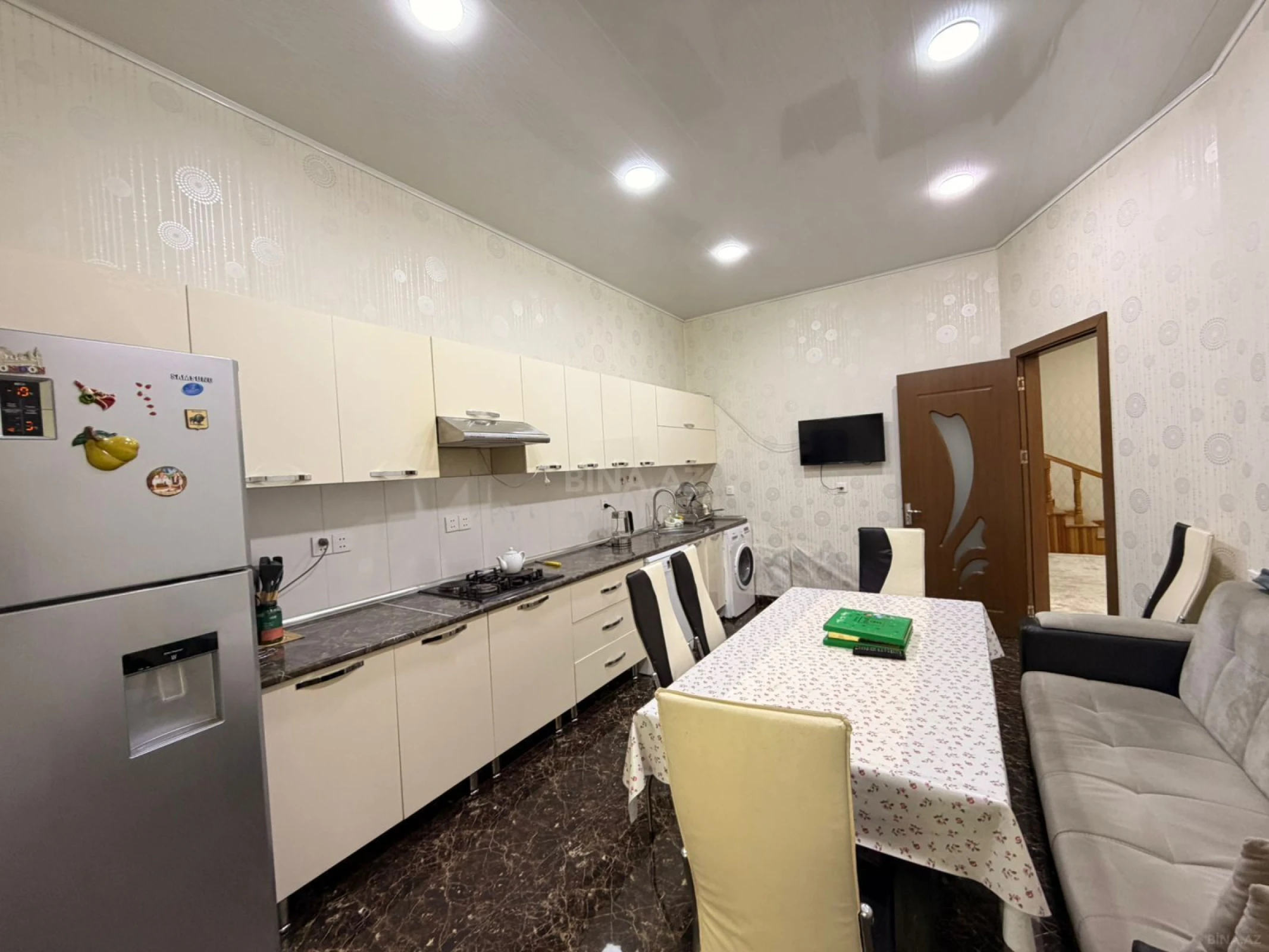 Satılır 5 otaqlı həyət evi 300 m²