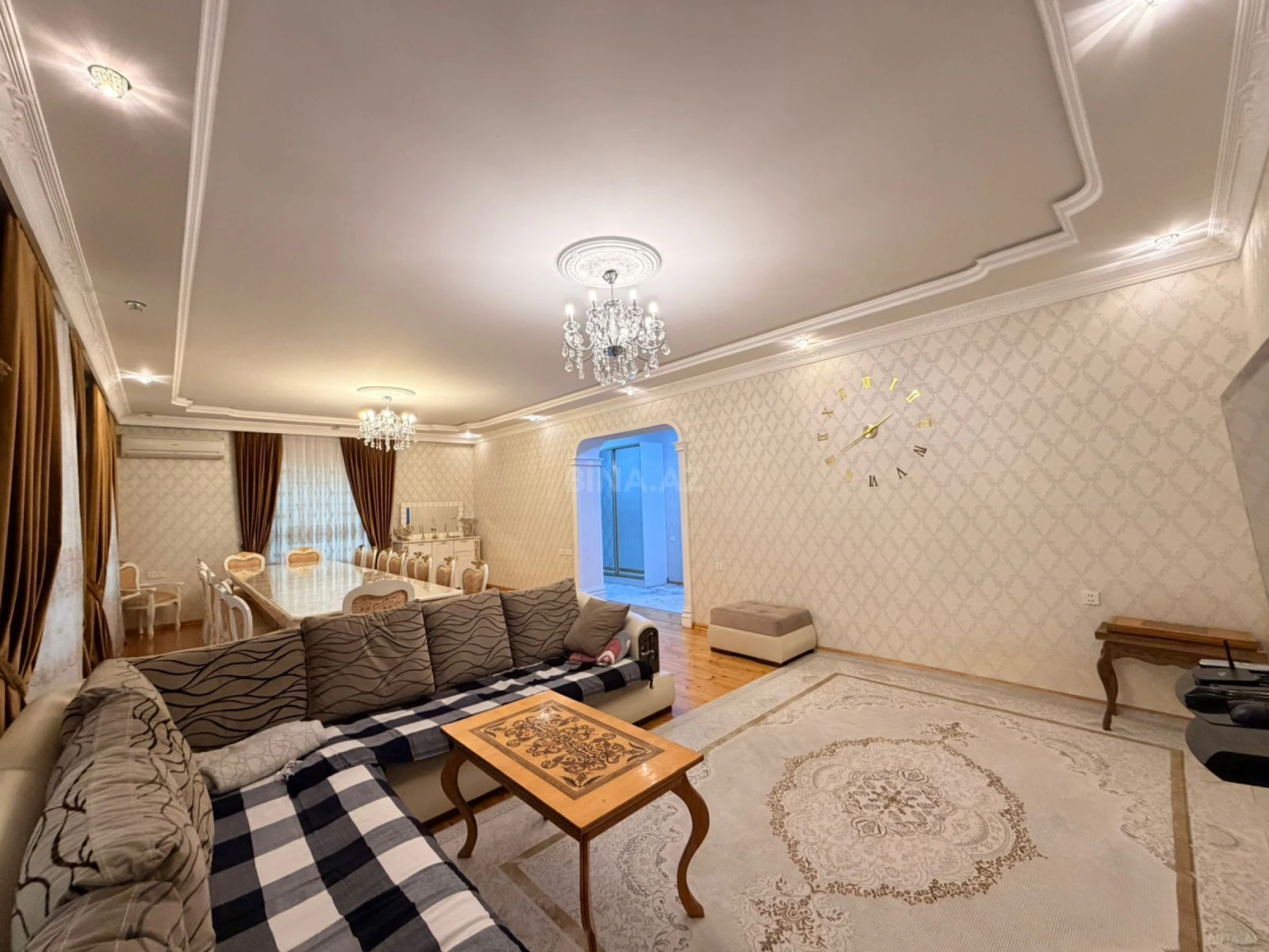 Satılır 5 otaqlı həyət evi 300 m²