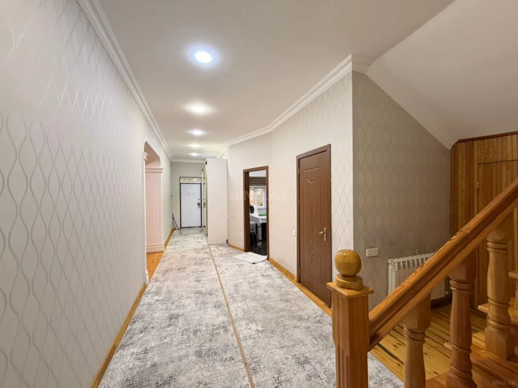 Satılır 5 otaqlı həyət evi 300 m²