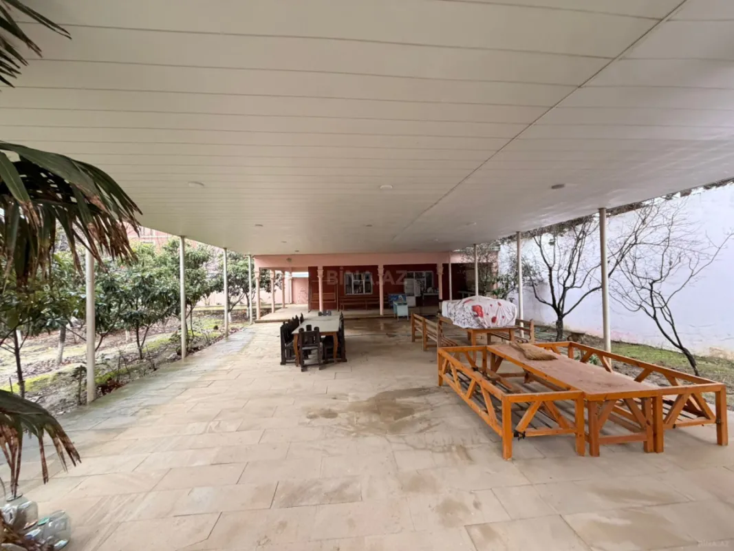 Satılır 5 otaqlı həyət evi 300 m²