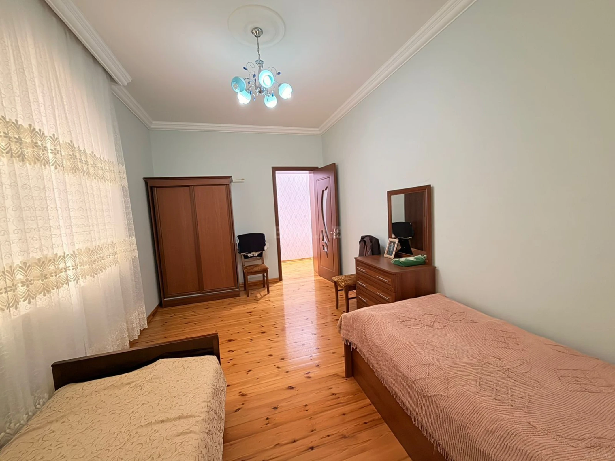 Satılır 5 otaqlı həyət evi 300 m²