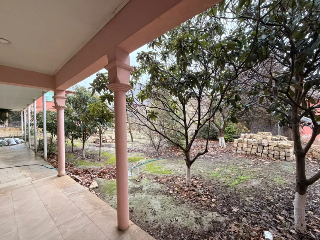 Satılır 5 otaqlı həyət evi 300 m²