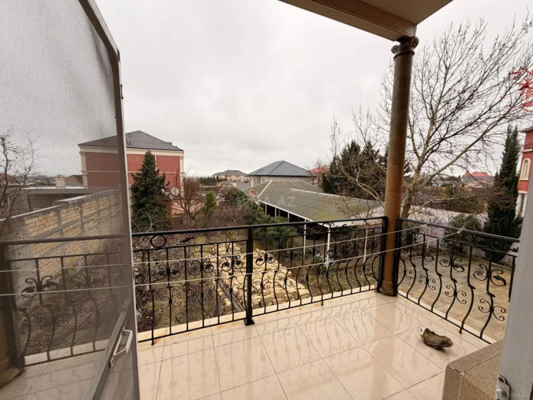 Satılır 5 otaqlı həyət evi 300 m²