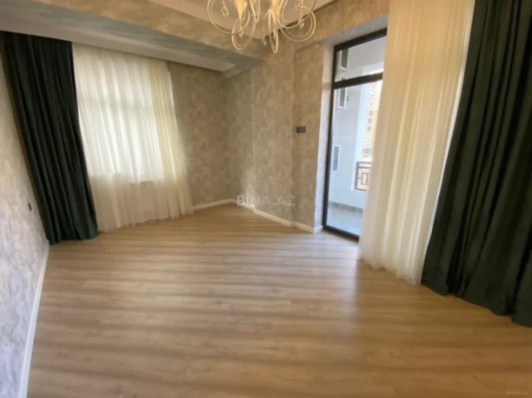 Satılır 3 otaqlı mənzil 129 m²