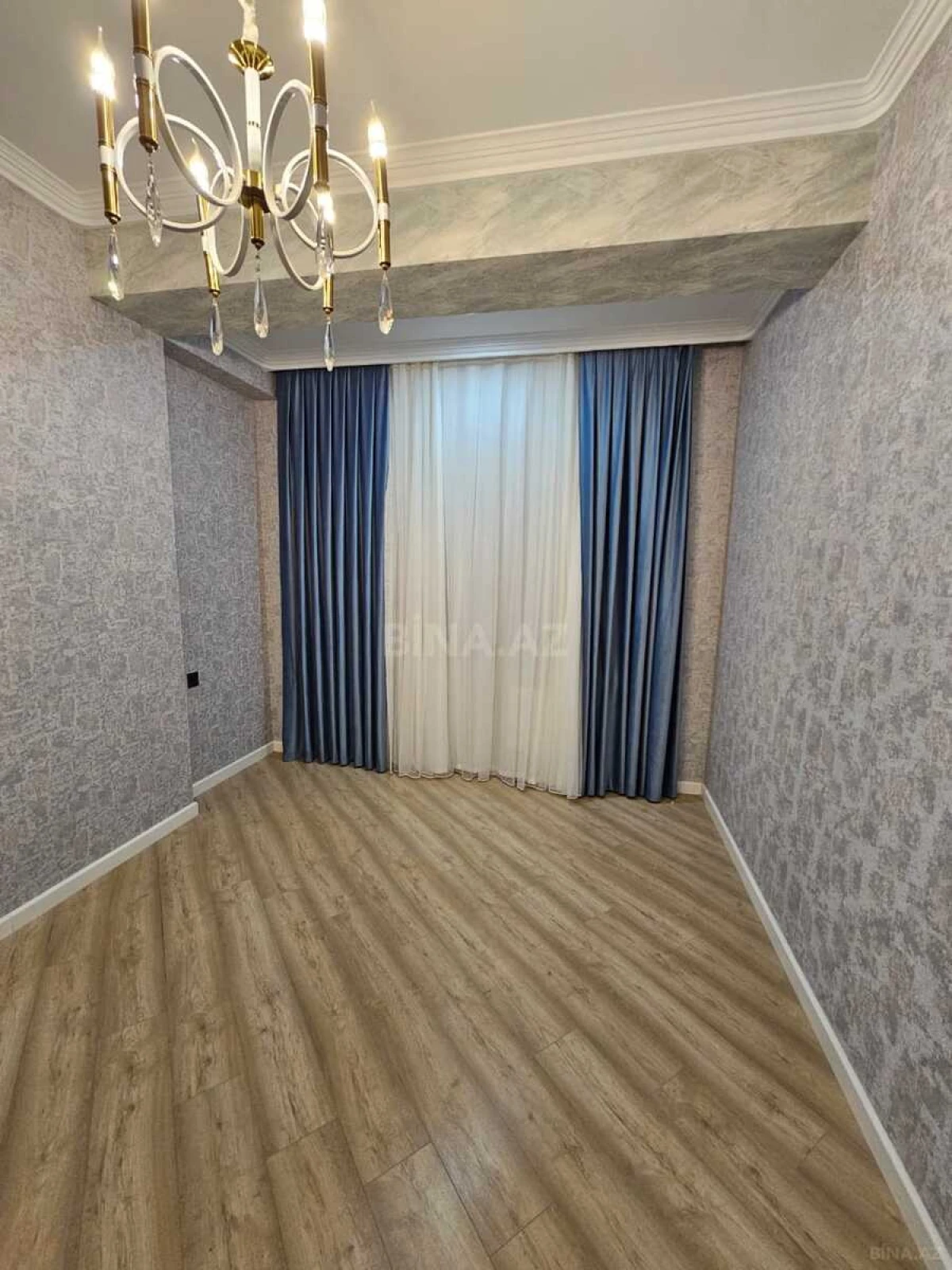 Satılır 3 otaqlı mənzil 129 m²
