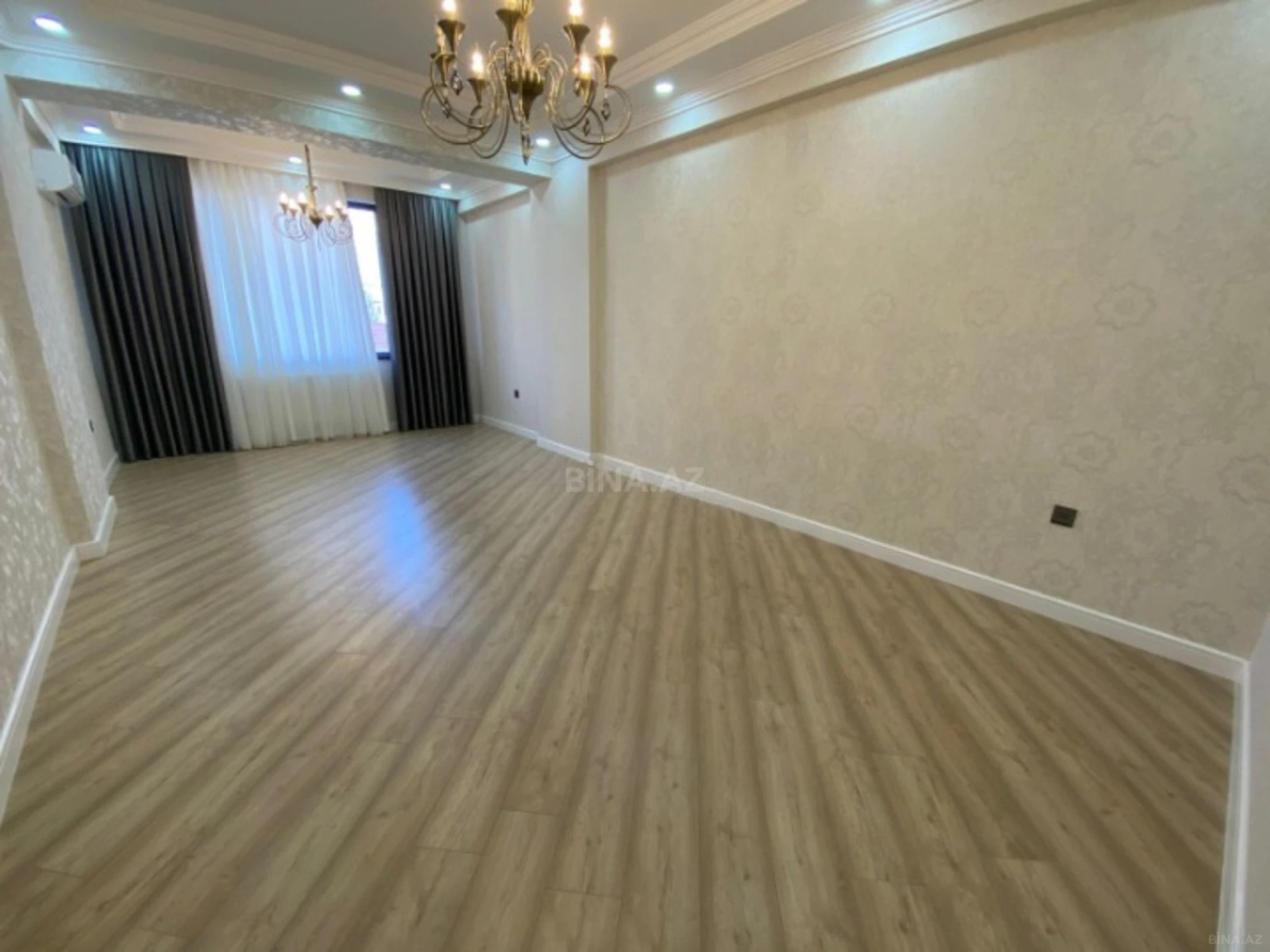 Satılır 3 otaqlı mənzil 129 m²
