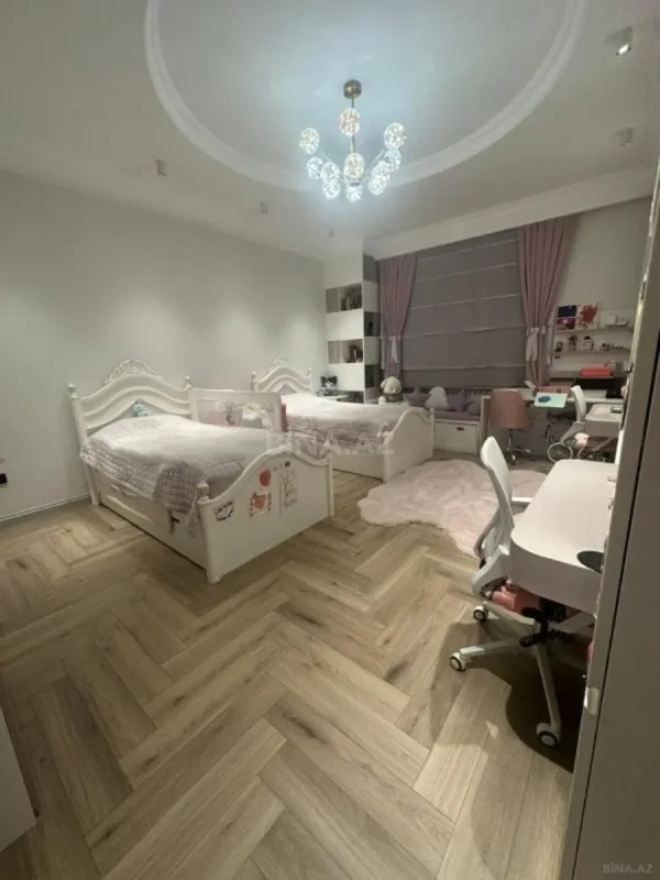 Satılır 4 otaqlı mənzil 133 m²