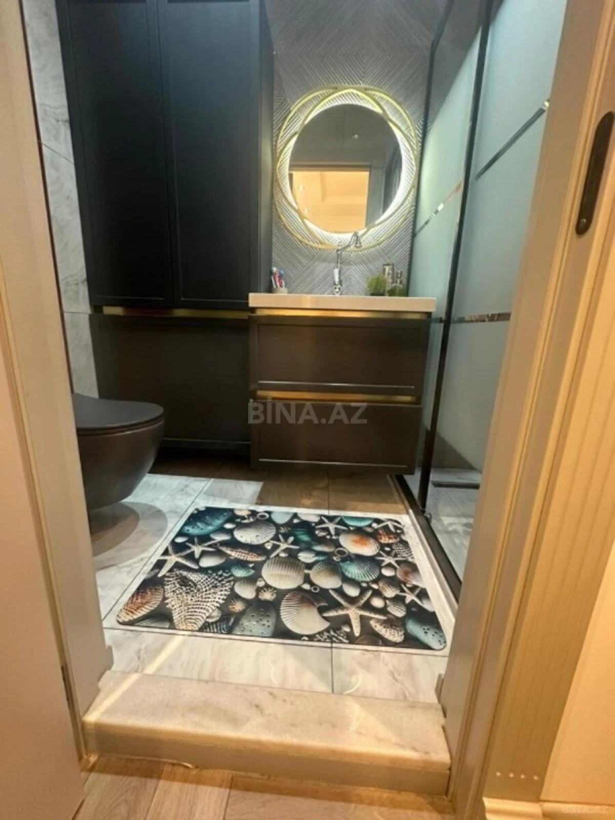 Satılır 4 otaqlı mənzil 133 m²