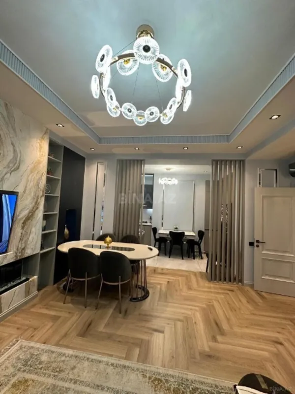 Satılır 4 otaqlı mənzil 133 m²