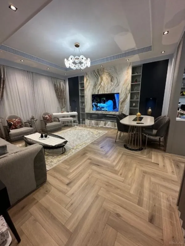 Satılır 4 otaqlı mənzil 133 m²
