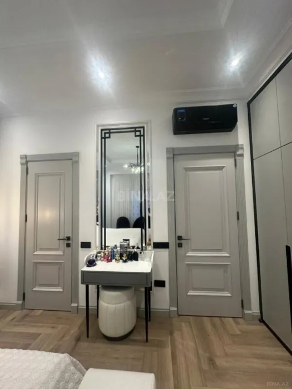 Satılır 4 otaqlı mənzil 133 m²