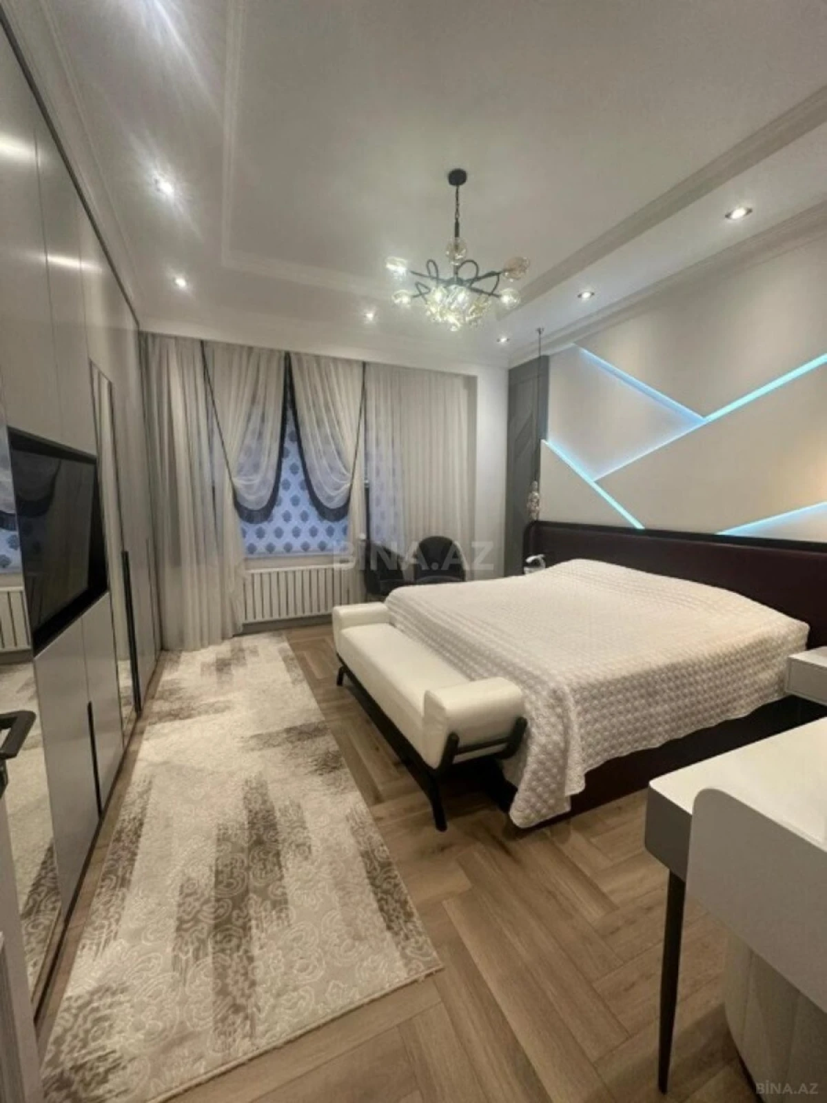 Satılır 4 otaqlı mənzil 133 m²