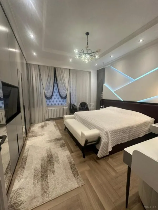 Satılır 4 otaqlı mənzil 133 m²