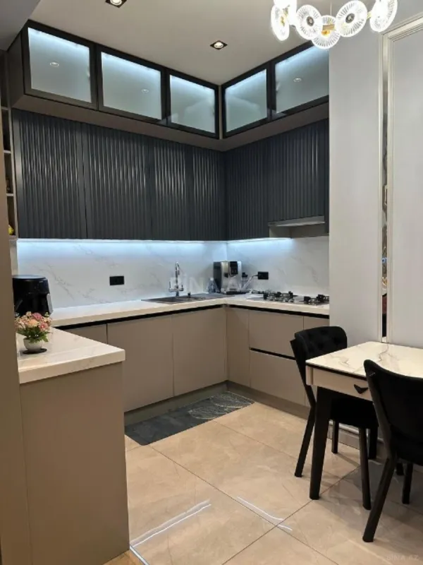 Satılır 4 otaqlı mənzil 133 m²