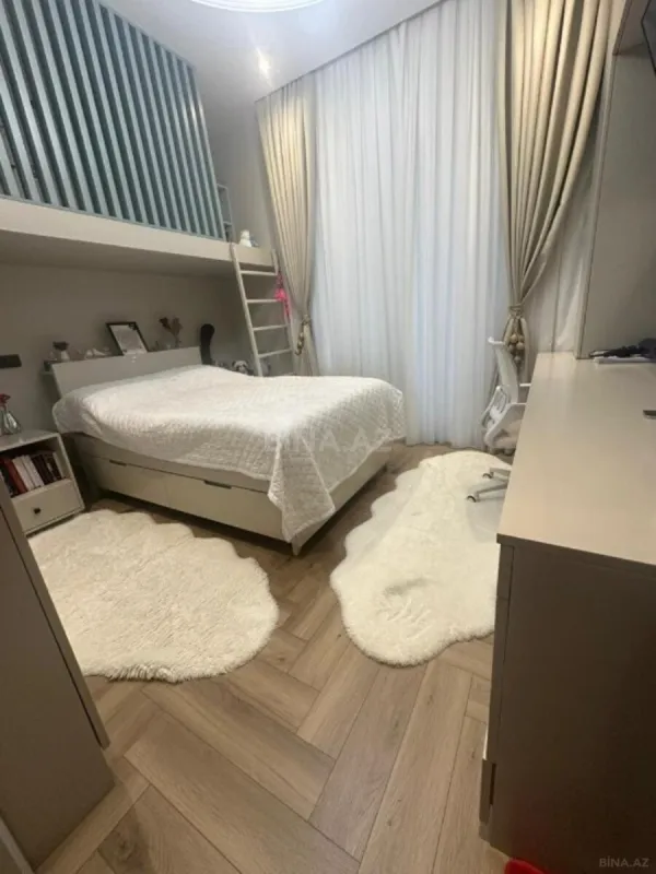 Satılır 4 otaqlı mənzil 133 m²