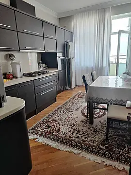 Satılır 3 otaqlı mənzil 117 m²