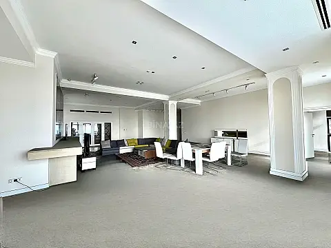 Satılır 5 otaqlı mənzil 750 m²