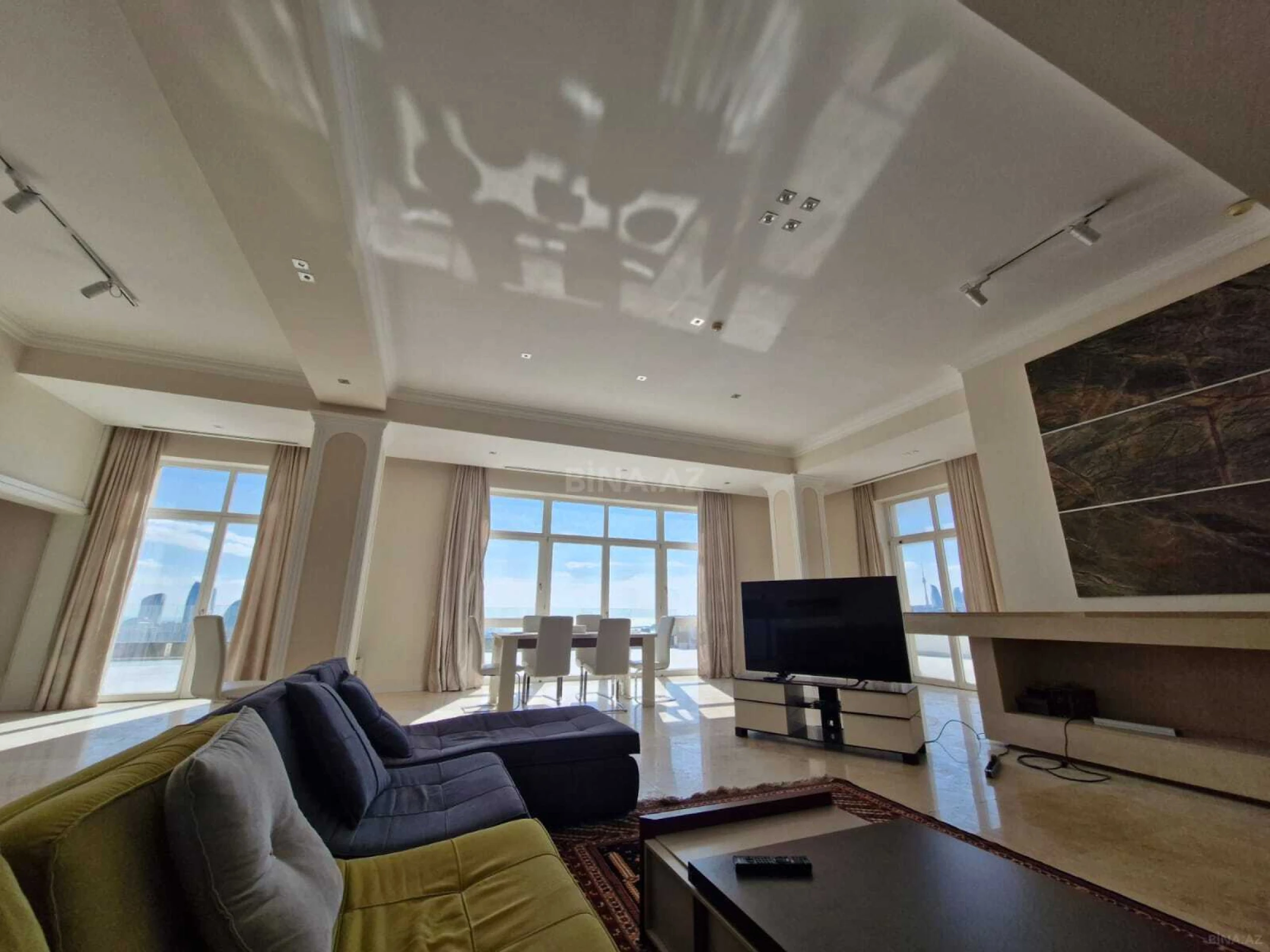 Satılır 5 otaqlı mənzil 750 m²