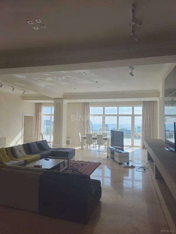 Satılır 5 otaqlı mənzil 750 m²