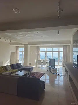 Satılır 5 otaqlı mənzil 750 m²