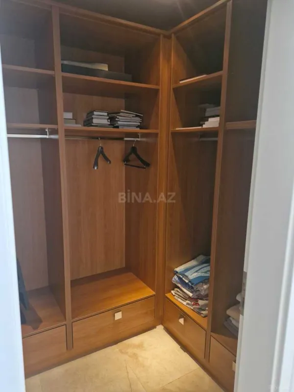 Satılır 5 otaqlı mənzil 750 m²