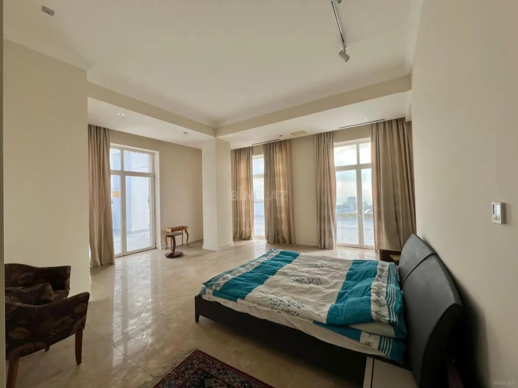 Satılır 5 otaqlı mənzil 750 m²