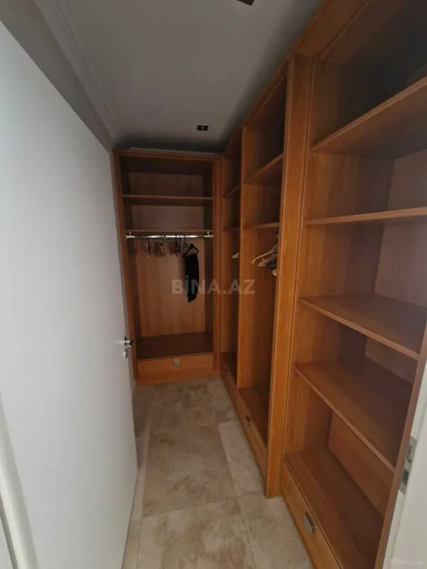 Satılır 5 otaqlı mənzil 750 m²