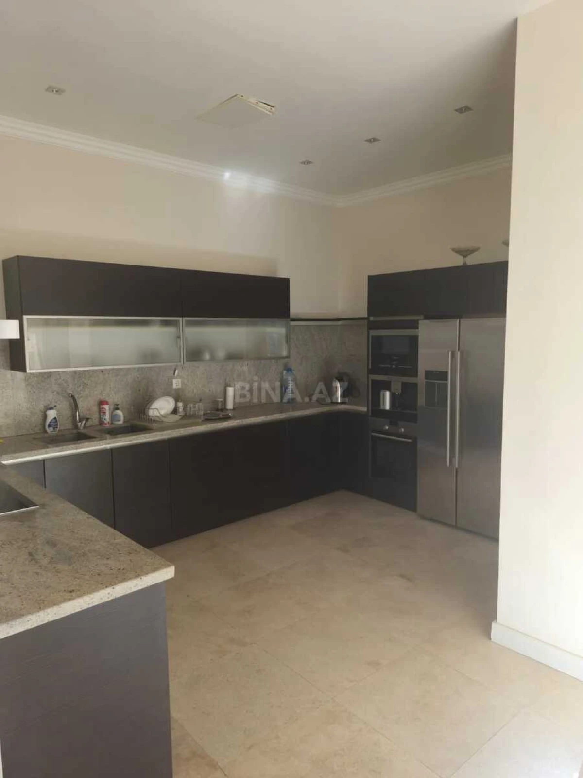 Satılır 5 otaqlı mənzil 750 m²