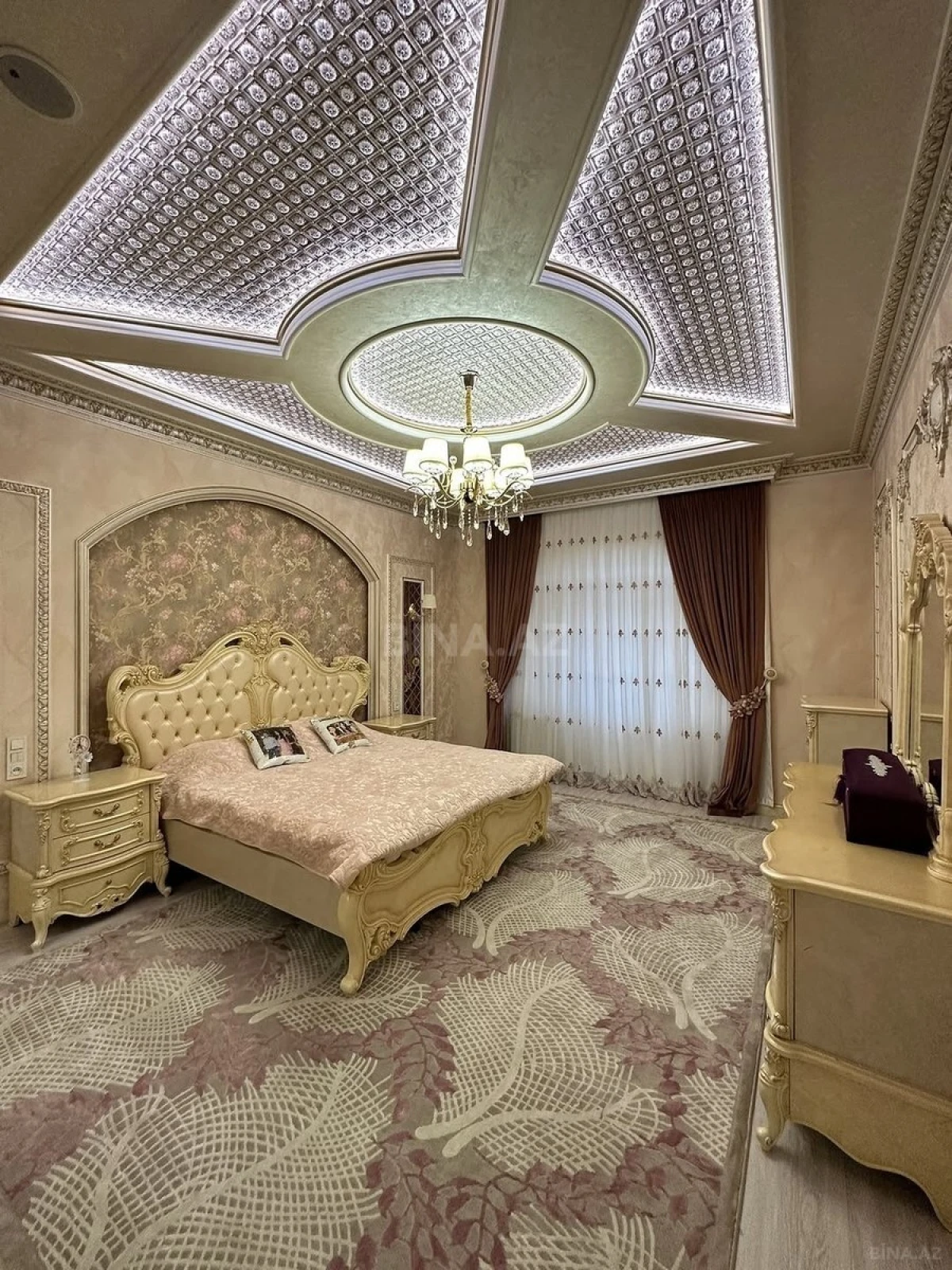 Kirayə verilir 6 otaqlı həyət evi 400 m²