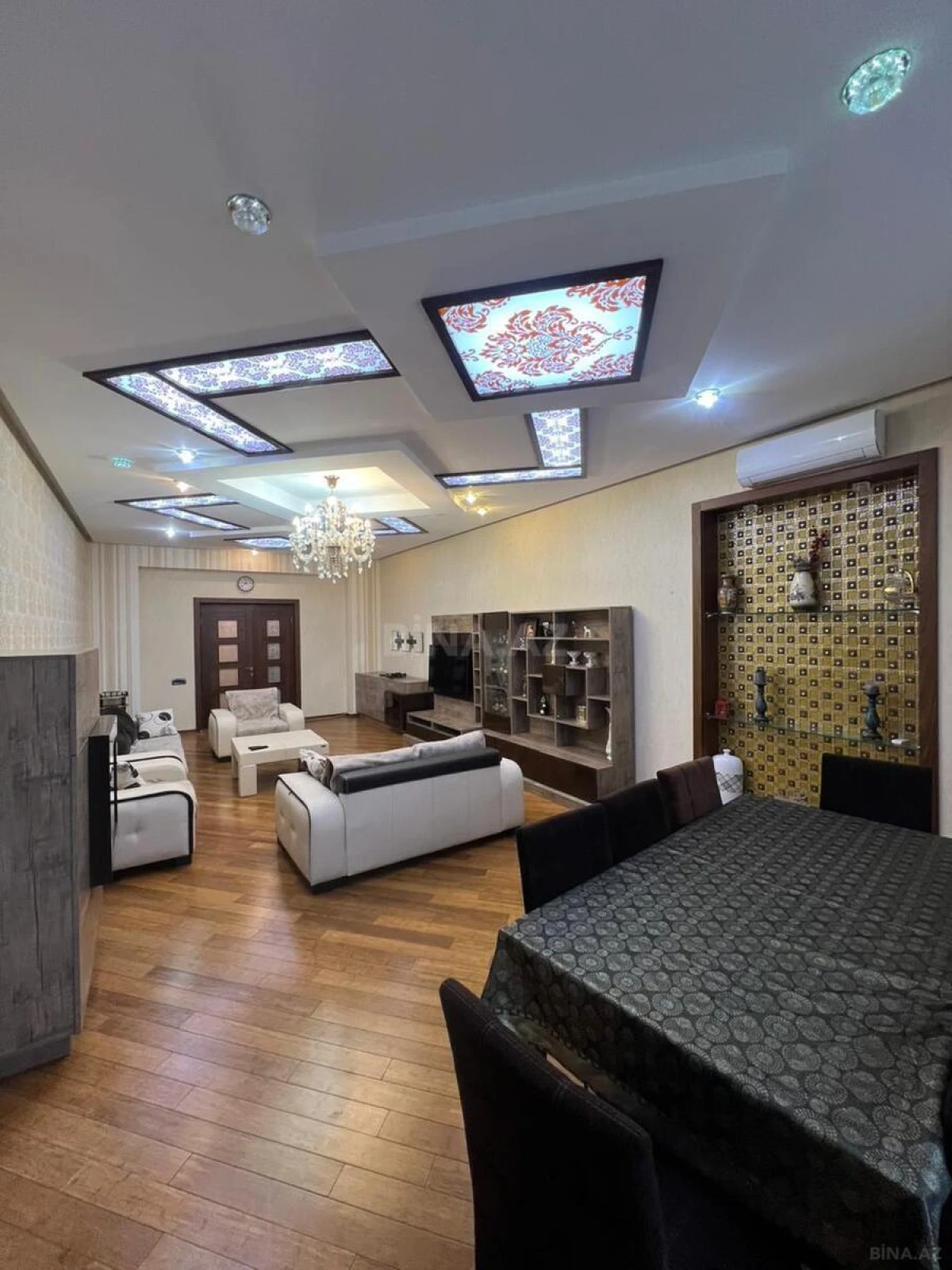Satılır 4 otaqlı mənzil 200 m²