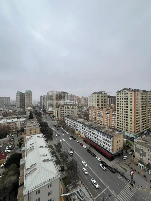 Satılır 4 otaqlı mənzil 200 m²
