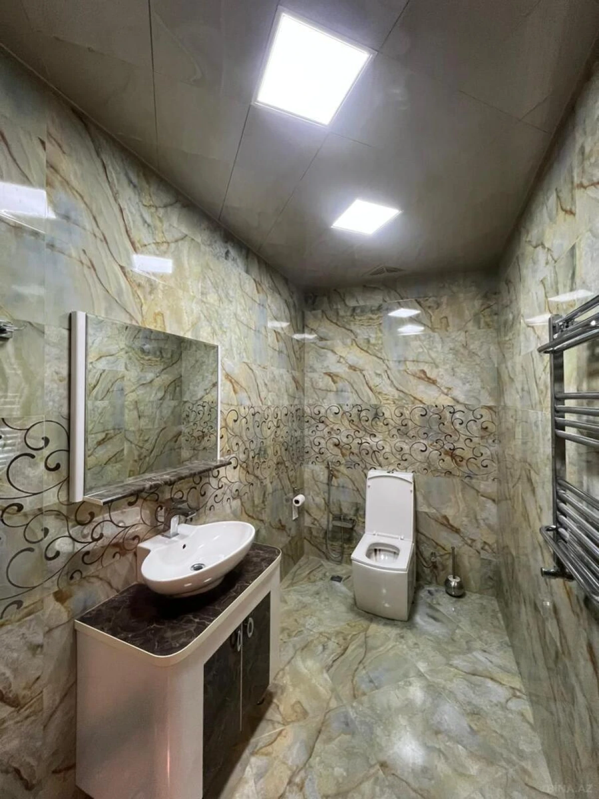 Satılır 4 otaqlı mənzil 200 m²