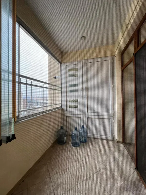 Satılır 4 otaqlı mənzil 200 m²