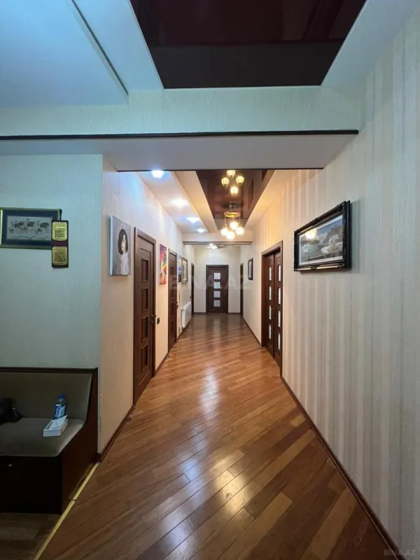 Satılır 4 otaqlı mənzil 200 m²