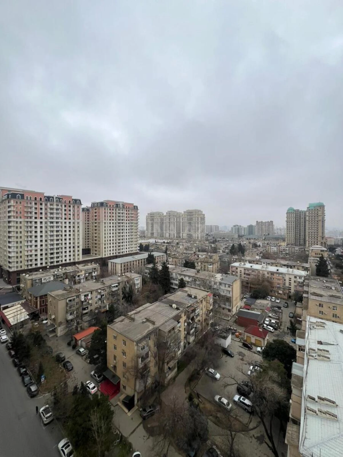 Satılır 4 otaqlı mənzil 200 m²