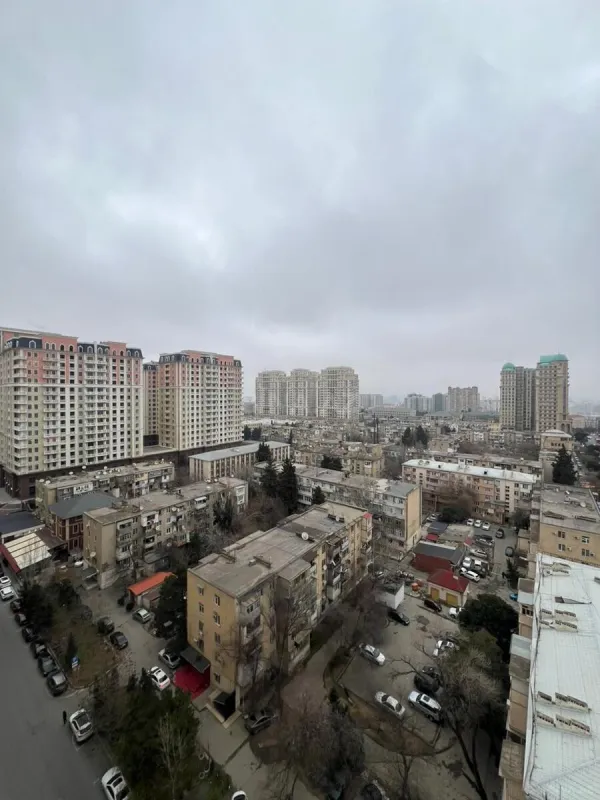 Satılır 4 otaqlı mənzil 200 m²