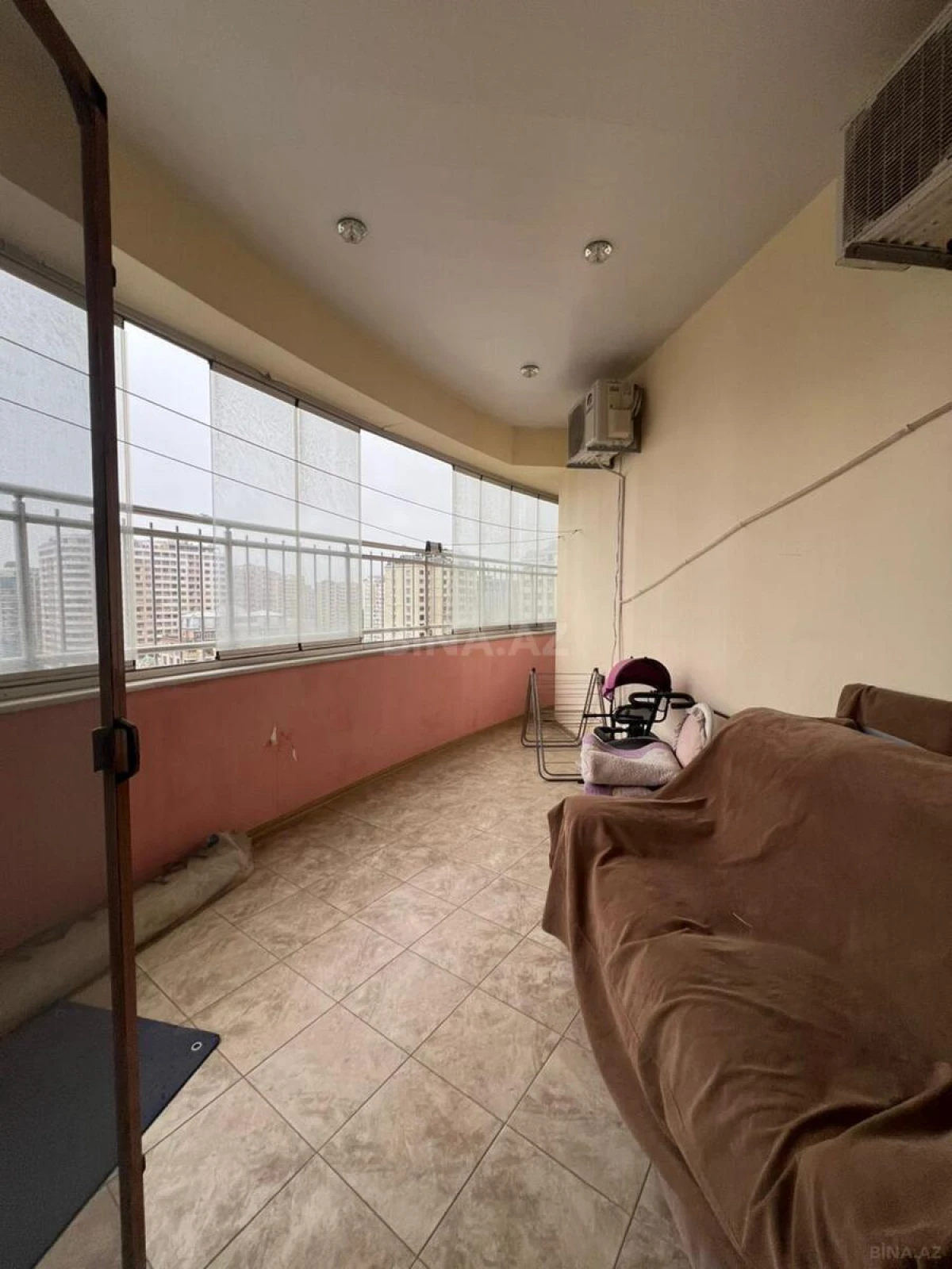 Satılır 4 otaqlı mənzil 200 m²