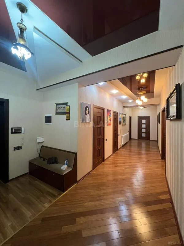 Satılır 4 otaqlı mənzil 200 m²